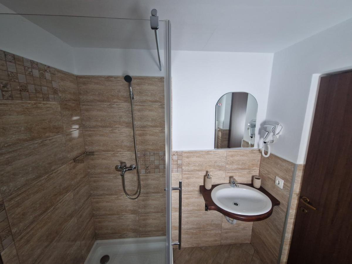 Ograda De La Munte Villa Bran  Bagian luar foto